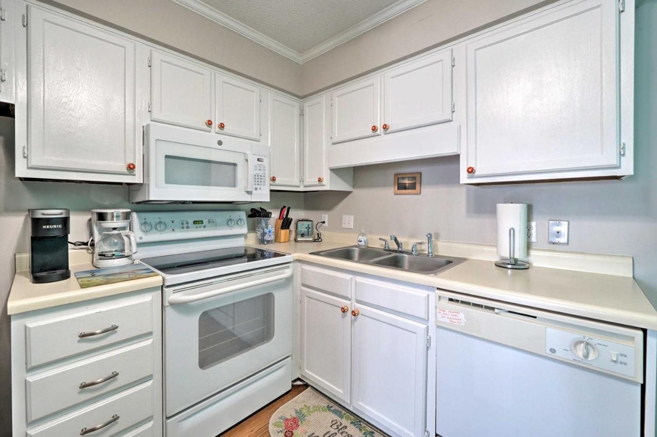 Condo With Balcony And Pool Walk To 2 Beach Accesses! Carolina Beach Buitenkant foto